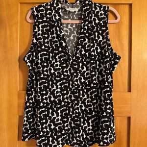 Calvin Klein Black and White sleeveless v-neck size XL